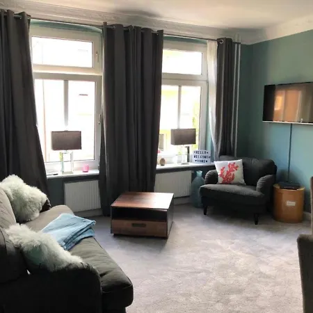 Apartment Altbaucharme In Zentraler Lage
