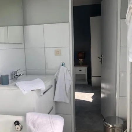 Apartment Altbaucharme In Zentraler Lage Kiel